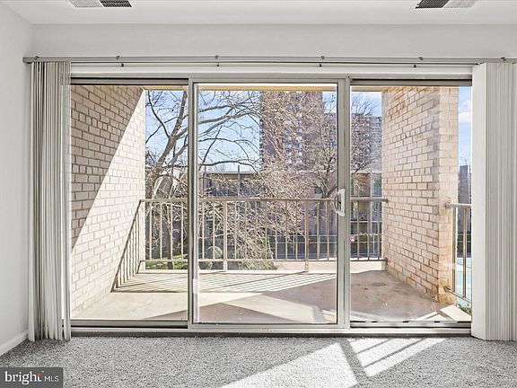4th image of 29 Canterbury Sq #211