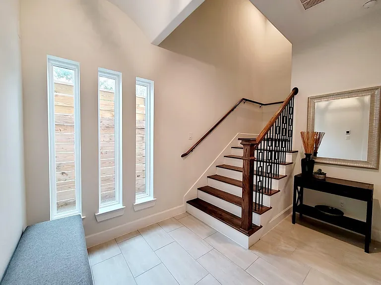 710 Delano St #A — Photo 14