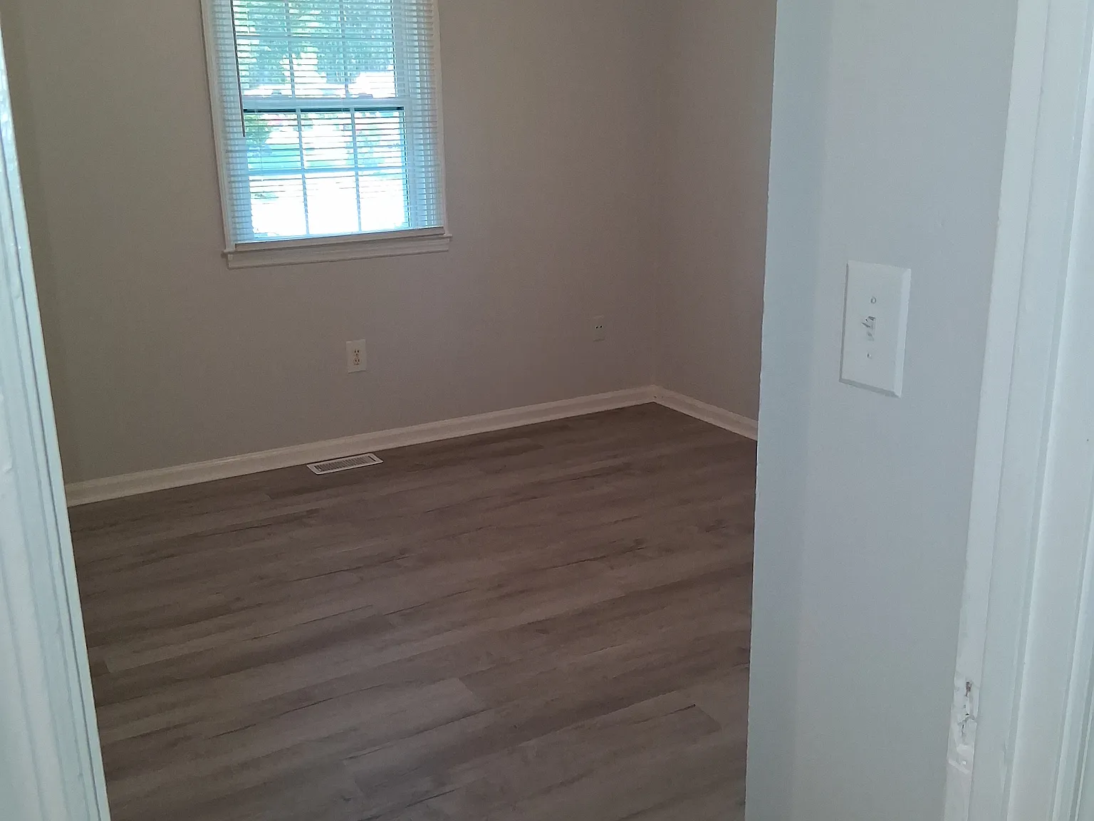 3 bed, 1120 sqft, $1,900 — Photo 3