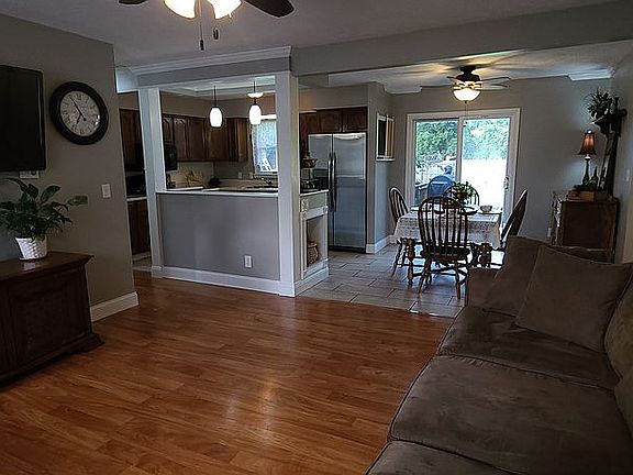 4th image of 9 Thomas Ct