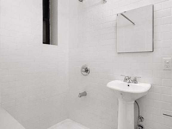 4th image of 225 W 15th St APT 2C
