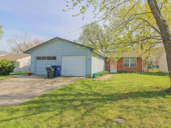 2517-2519 Bremer Dr, Lawrence, KS 66049