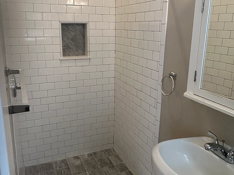 California Apartments — Photo 11