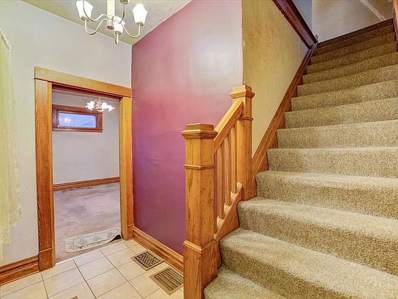 3rd image of 593 Douglas Ave