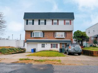 9997 Sandy Rd, Philadelphia, PA 19115