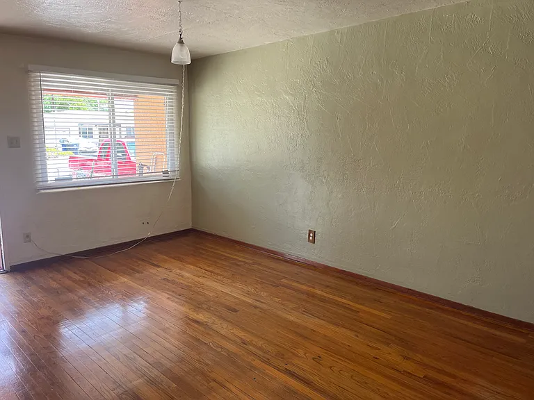 813 Wilmoore Dr SE — Photo 3