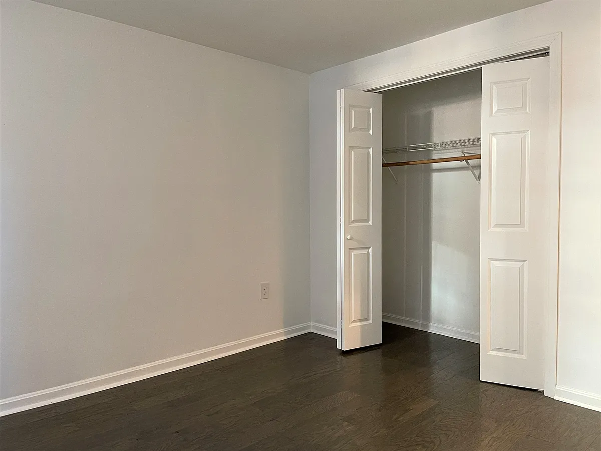 Building Photo - 108 Jersey St #D