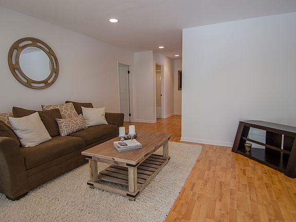 5th image of 55 Logan Ave