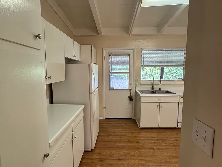 3930 Montclair Rd — Photo 12
