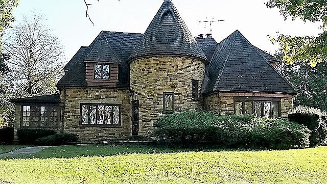 2nd image of 601 W 14th St