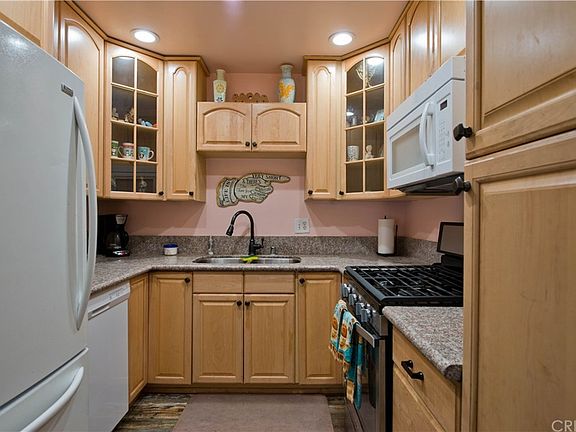 4th image of 19204 Avenue Of The Oaks Unit F
