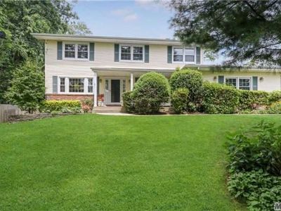 21 Sycamore Ave, Lake Grove, NY, 11755