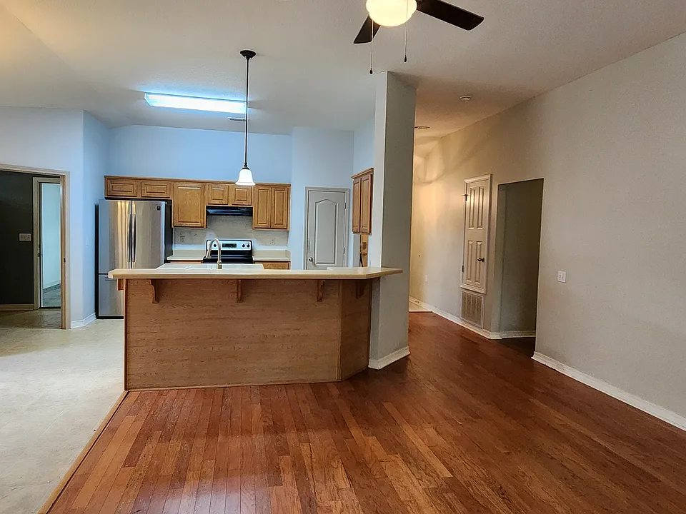 2318 Tall Oak Dr
