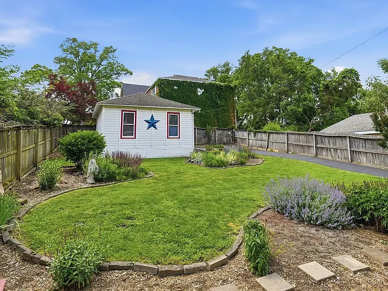 3647 Paxton Ave — Photo 4