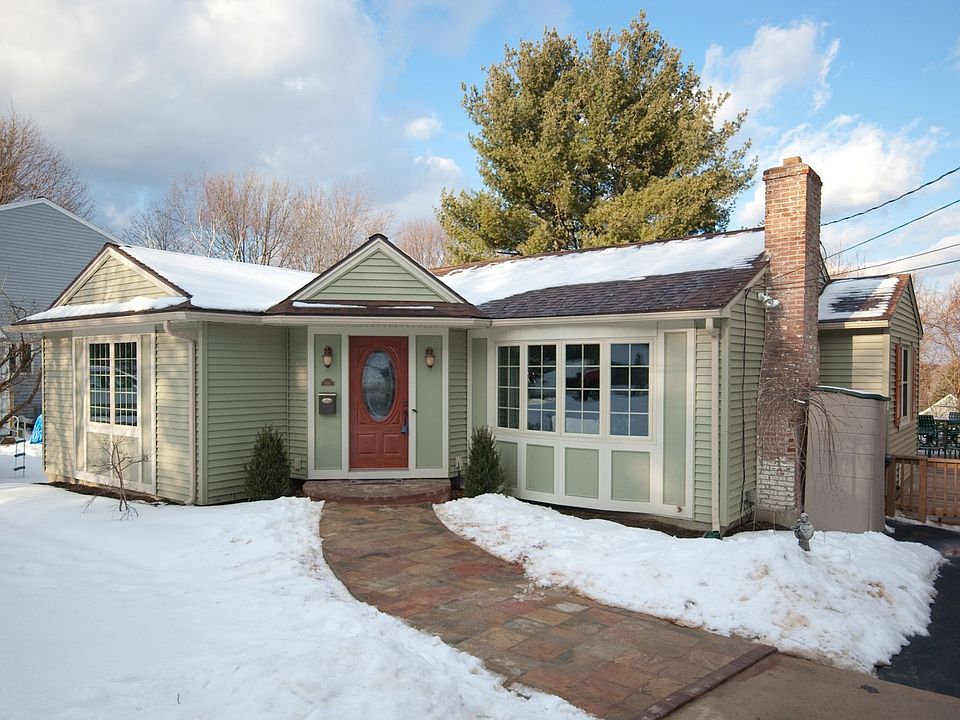 118 Warwick Ave