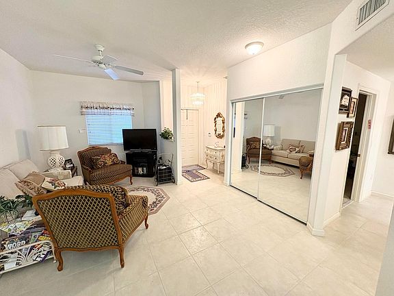4th image of 7715 Southampton Terrace #402