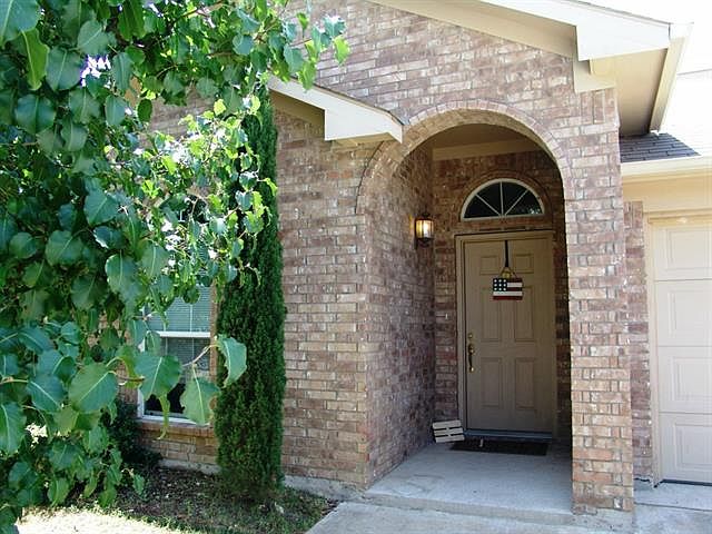 1st image of 825 Forest Heights Dr