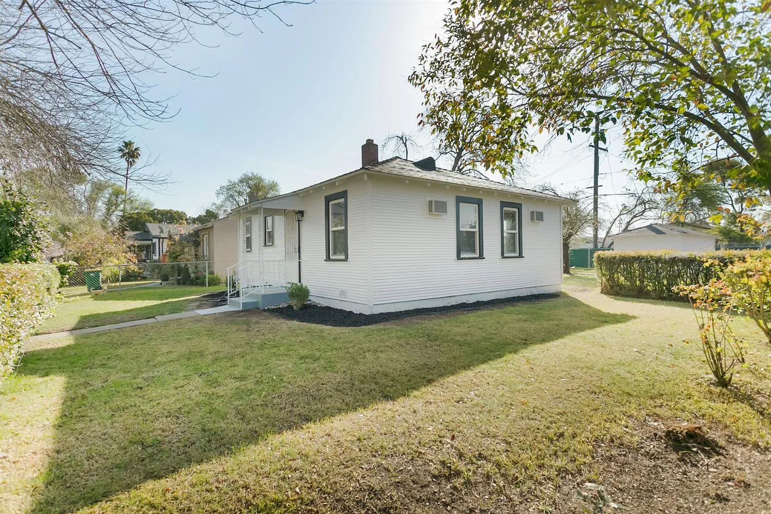 2322 E Lafayette St photo 1
