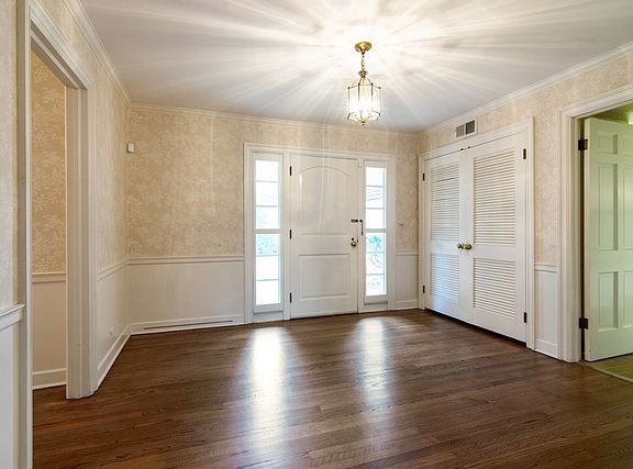 3rd image of 265 White Oak Ln