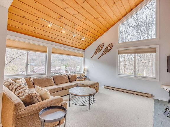 3rd image of 8 Highwood Road Unit 2