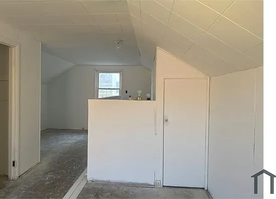 10015 Winthrop St — Photo 7