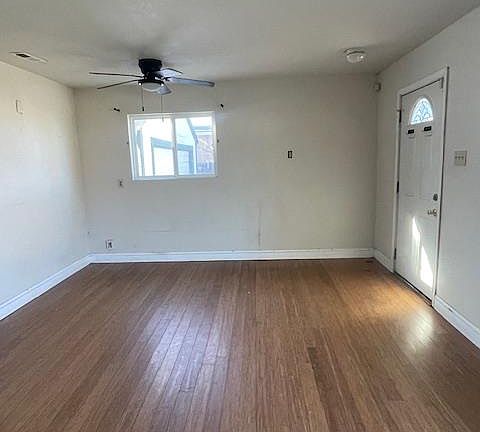 3rd image of 450 Lilac Ln