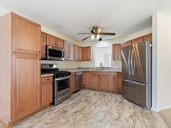 3rd image of 398 Golden Oak Dr