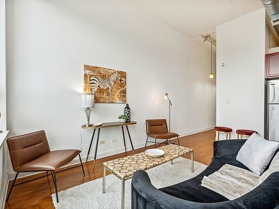 4th image of 4131 W Belmont Ave Unit 316