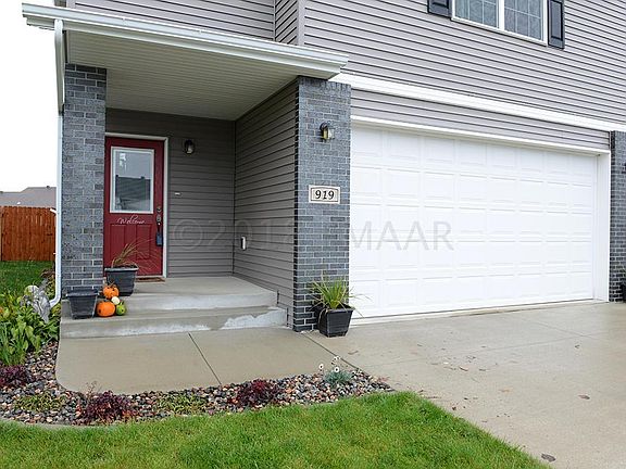 3rd image of 919 42nd Ave W