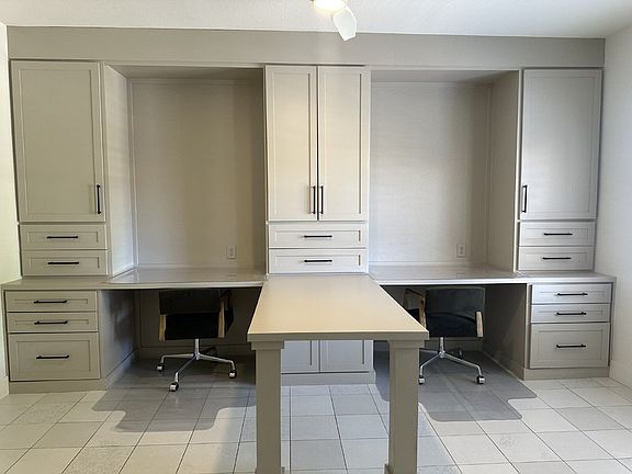 5th image of 1121 E Powell Way