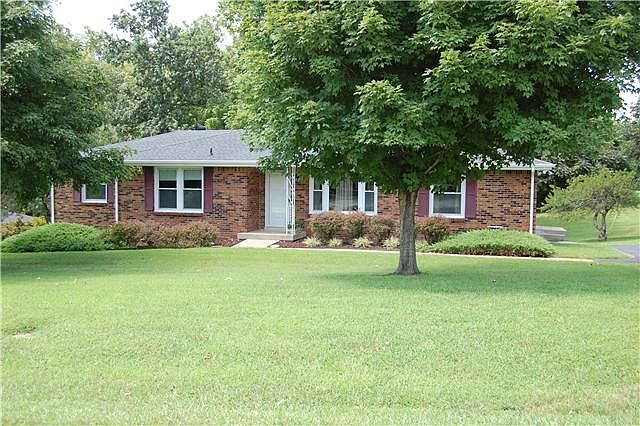 1st image of 902 Lucy Ln