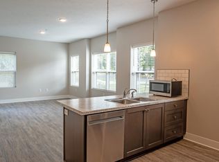 453 Knapp St NE APT 109, Grand Rapids, MI 49505