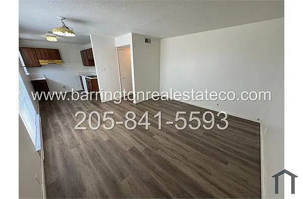 Building Photo - 1120 Hall St #C