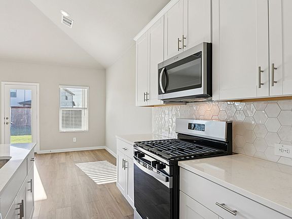 5th image of 2117 Longchamp Ln