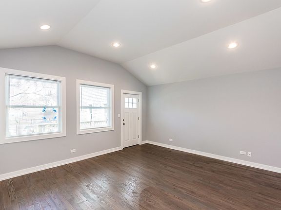 5th image of 1617 N Maplewood Ave #2F