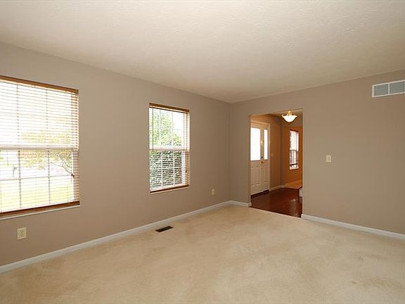 5th image of 7803 Seabury Ct