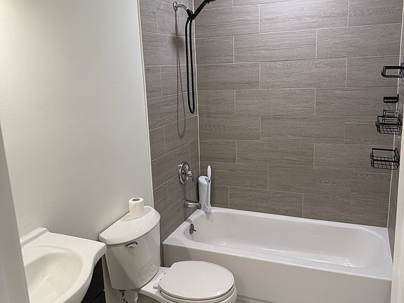 3rd image of 1023 Charles St Floor 1