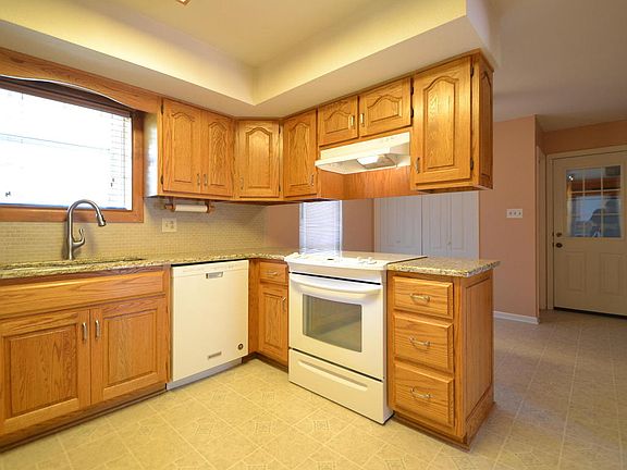 3rd image of 9605 Gulf Park Dr