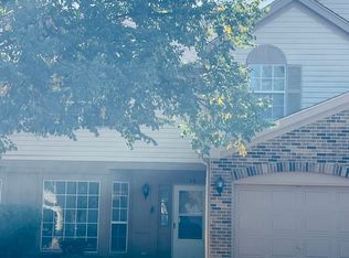 26 Lancaster Cir, Gurnee, IL 60031