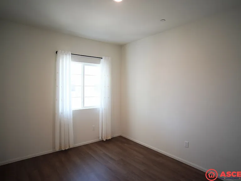 7320 Lago Puccini St — Photo 2