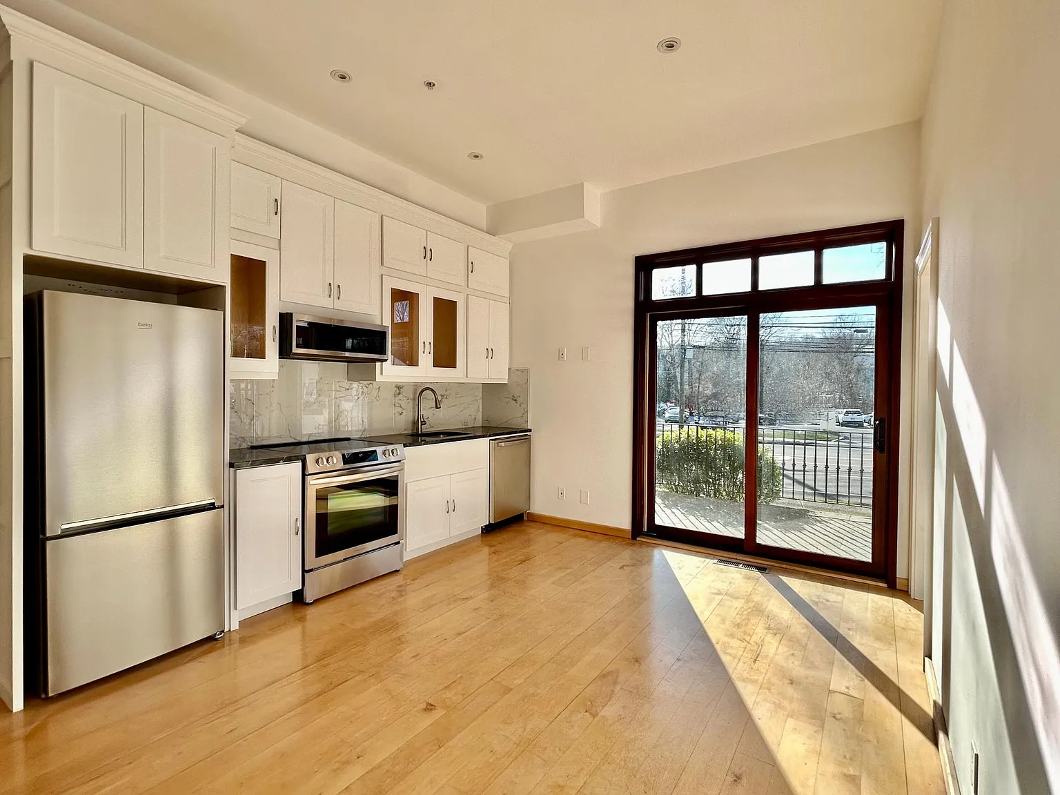 2 bed, 800 sqft, $2,950 — Photo 2