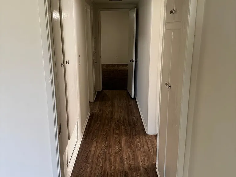 100 - Kimberly Apartments — Photo 23