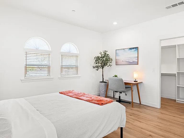 323 W Glendon Way — Photo 14