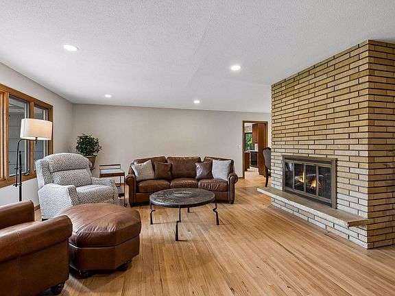 5th image of 5932 Walnut Dr