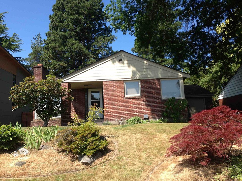1st image of 8029 Crest Dr NE