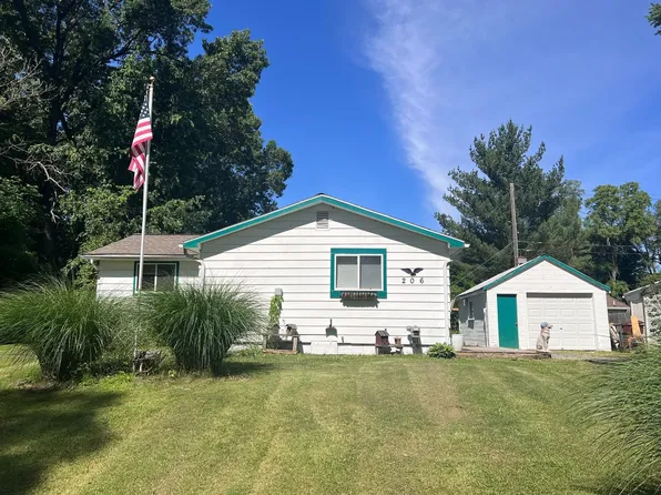 206 Jackson St, Webberville, MI 48892