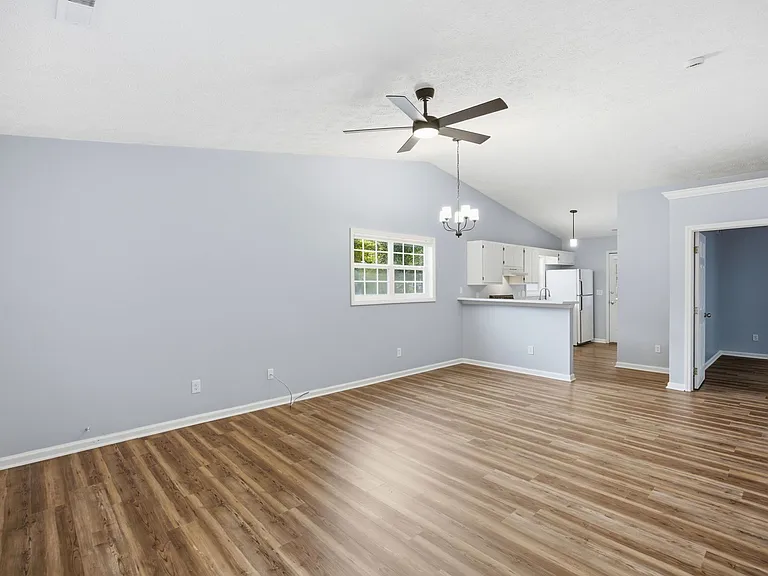 630 Varsity Dr — Photo 18