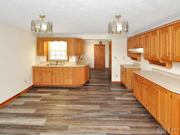 5th image of 11 Woodside Dr