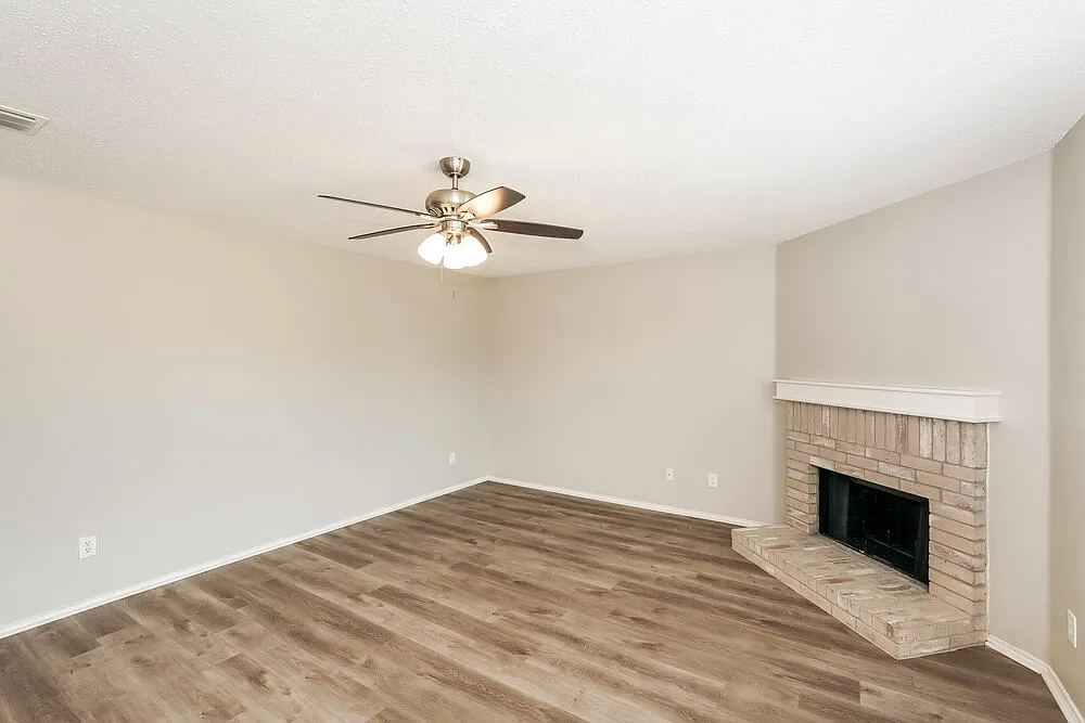 3 bed, 2.0 bath, 1934 sqft, $2,180 — Photo 4