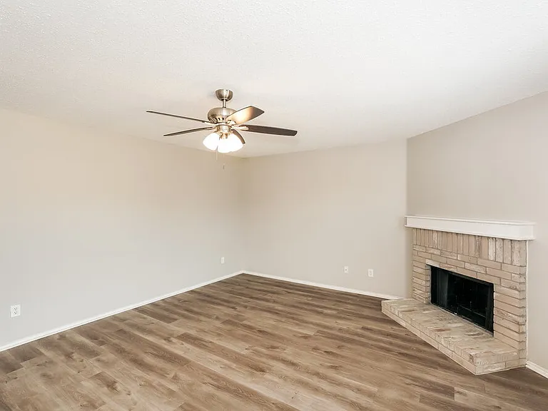 2908 Cottage Ln — Photo 4
